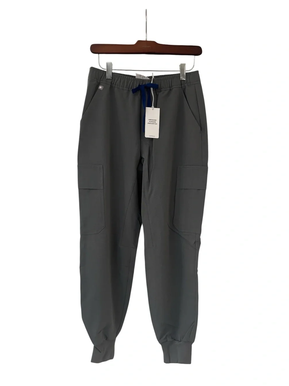 NWT FIGS Mens Classic Tansen Charcoal Cargo Joggers with Navy Drawstring - Short